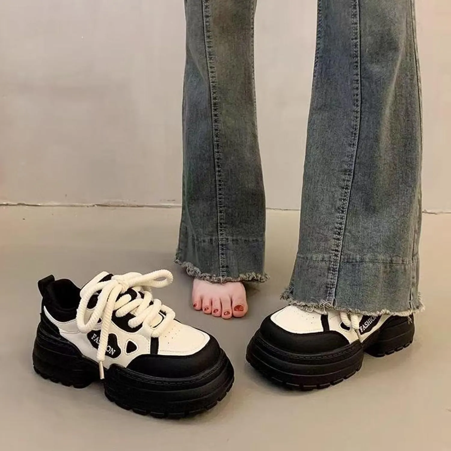 Womens Breathable Thick Sole Casual Sport Shoes Closed Toe Heeled Comfortable Fashion Sneakers Lacce-up Comfy Outdoor Walking Shoes for Ladies