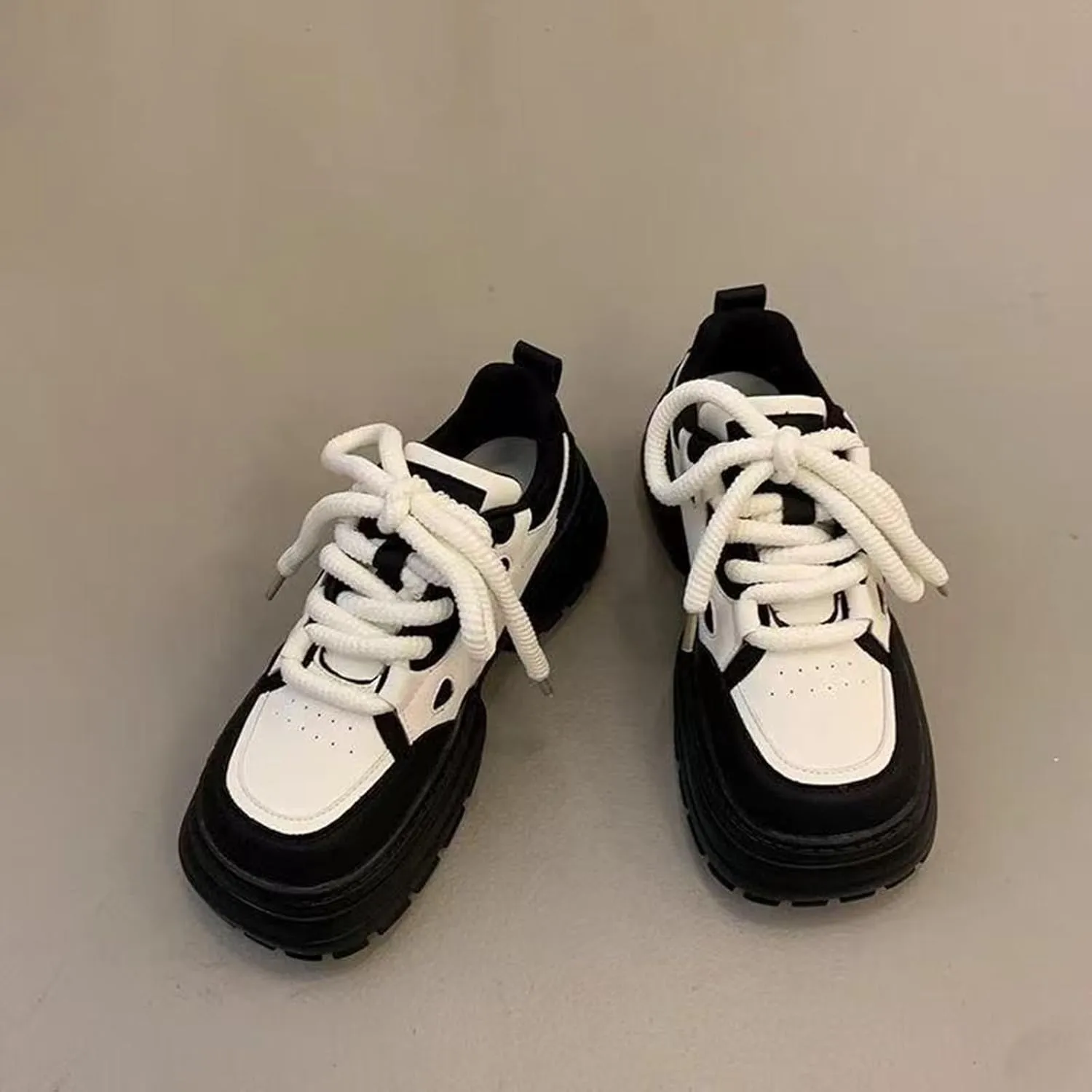 Womens Breathable Thick Sole Casual Sport Shoes Closed Toe Heeled Comfortable Fashion Sneakers Lacce-up Comfy Outdoor Walking Shoes for Ladies